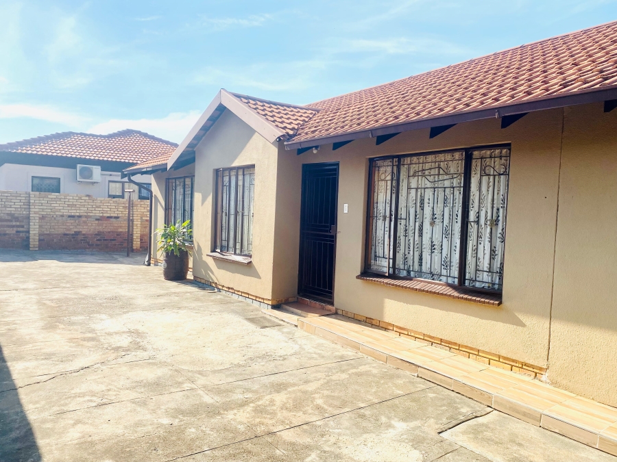 3 Bedroom Property for Sale in Geelhoutpark North West